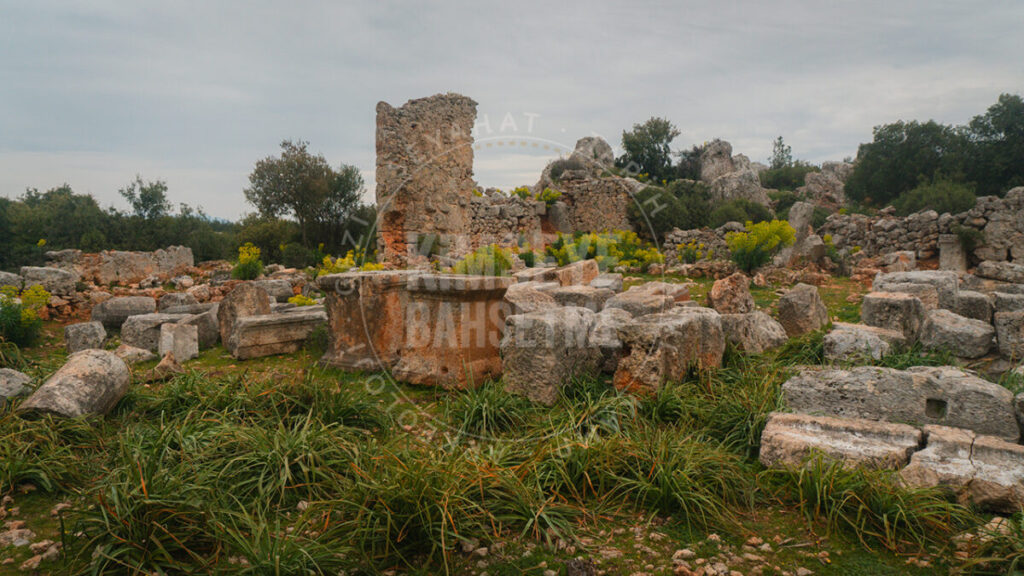 Lyrboton Arete Kulesi ve Tapınak