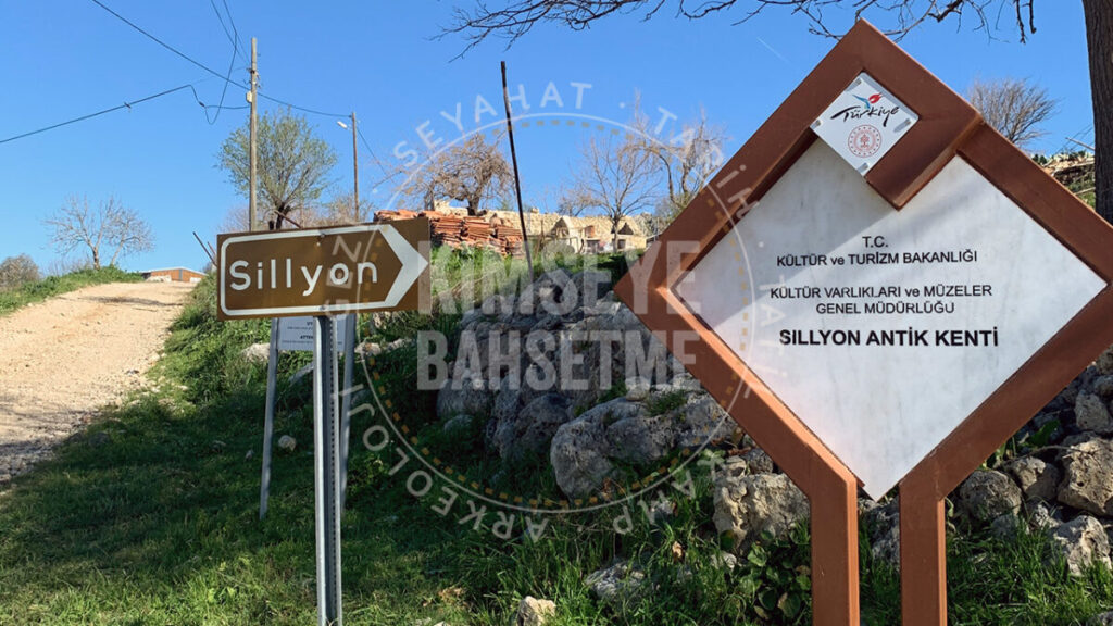 Sillyon antik kenti giriş tabelaları ve işaretleri